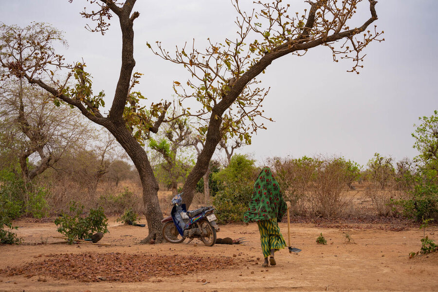 A woman in Burkina Faso, where conflict in parts of the country has&nbsp;displaced thousands and deepened hunger. Photo: WFP/Desire Joseph Ouedraogo