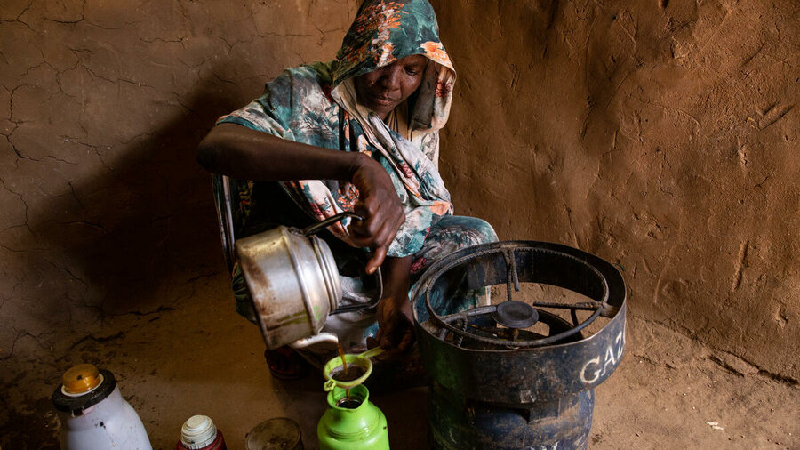 In Chad, Sudanese refugee Nadifa Ibrahim pours tea she's brewed using a WFP-supplied gas cooker. Photo: WFP/Irshad Khan&nbsp;