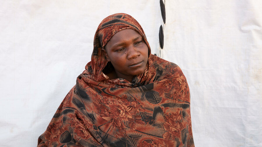 A scarcity of trees in eastern Chad forces refugee Dar Assalam Youssouf Adam to scrounge for firewood and other fuel. Photo: WFP/Irshad Khan&nbsp;